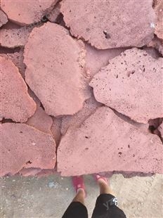 火山岩板厂家 红色黑色碎拼 墙面装饰 别墅造景火山石切片