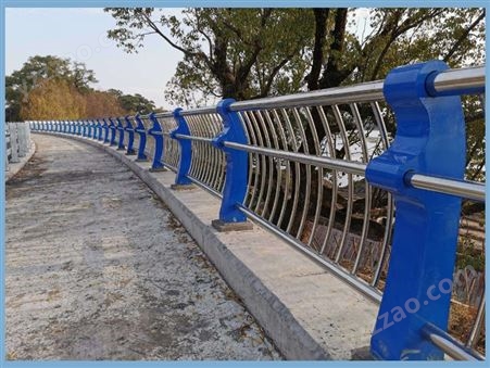 道路桥梁防撞护栏，不锈钢复合管道路桥隔离栏